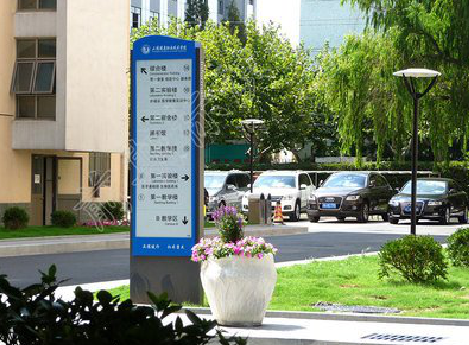 进贤哪些因素影响宣传栏的制作？